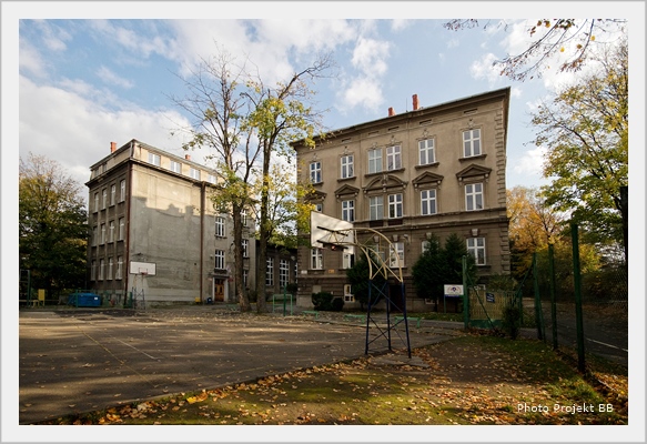Sierociniec i szkoła Sióstr Notre Dame.