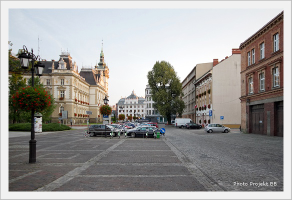 Plac Ratuszowy w Białej.